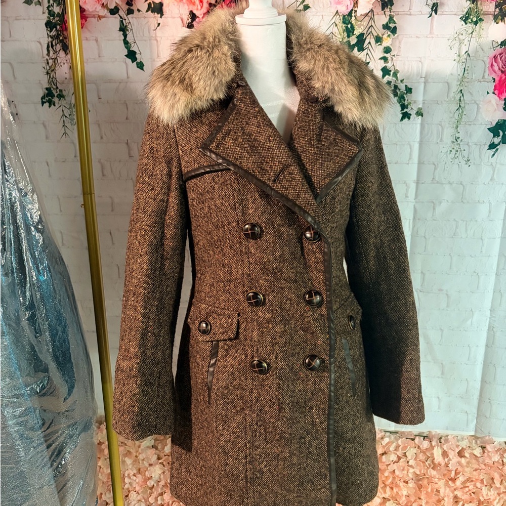 Elegant Brown Micheal Kors Double-Breasted Women's Coat with Faux Fur Collar